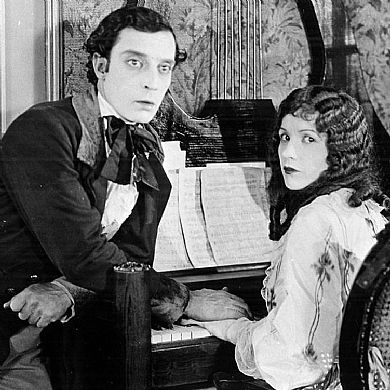 Cine mudo con msica de piano en directo