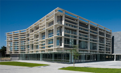Exterior del edificio de la Biblioteca y Filmoteca de Navarra