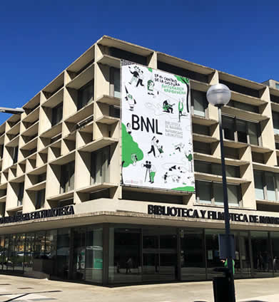 Exterior del edificio de la Biblioteca y Filmoteca de Navarra